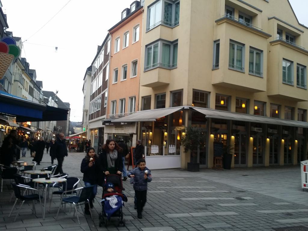 Altstadt Apartment Charly Düsseldorf Exterior foto
